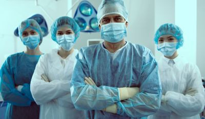 Conférence de presse des praticiens des blocs opératoires français exilés à Bruxelles